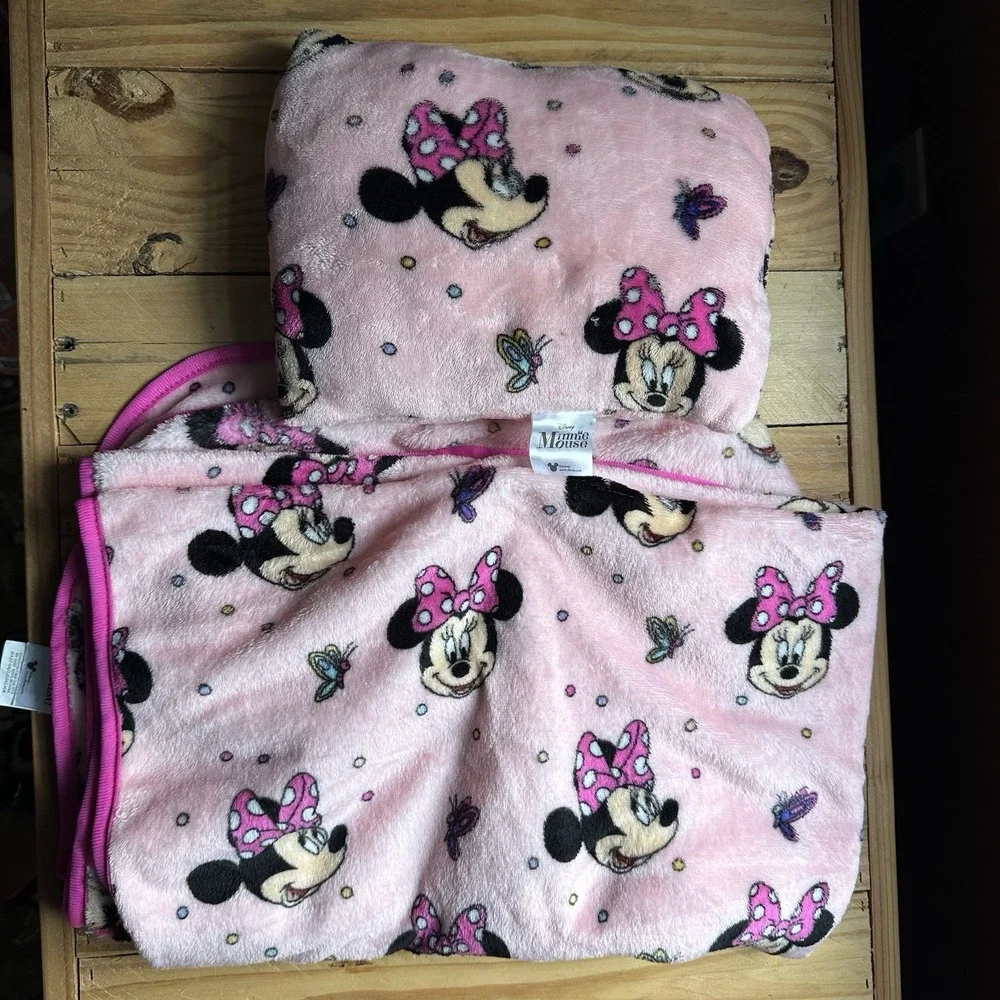 Disney Blanket Throw and Pillow Set Minnie Mouse Pink Butterflies 40 X 49